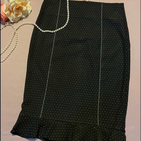 BEBE BLACK & WHITE POLKA DOT SKIRT. - Picture 1 of 5
